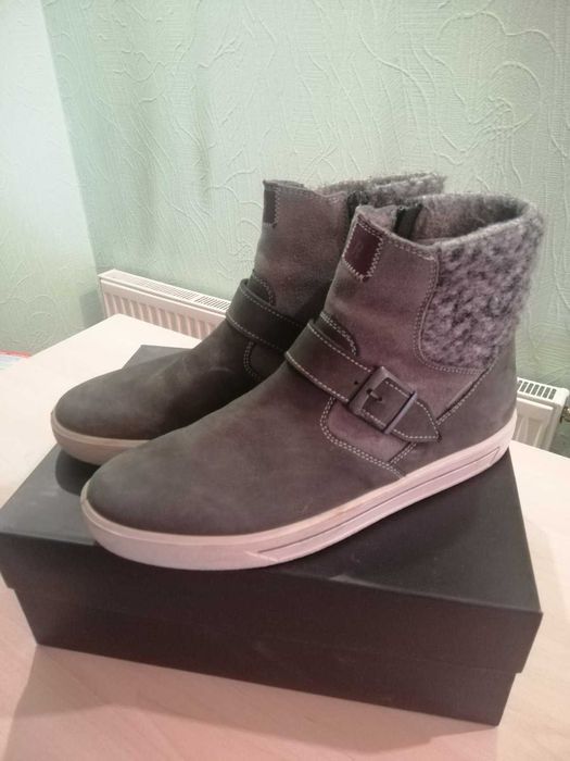 Продам демисезонные  ботинки