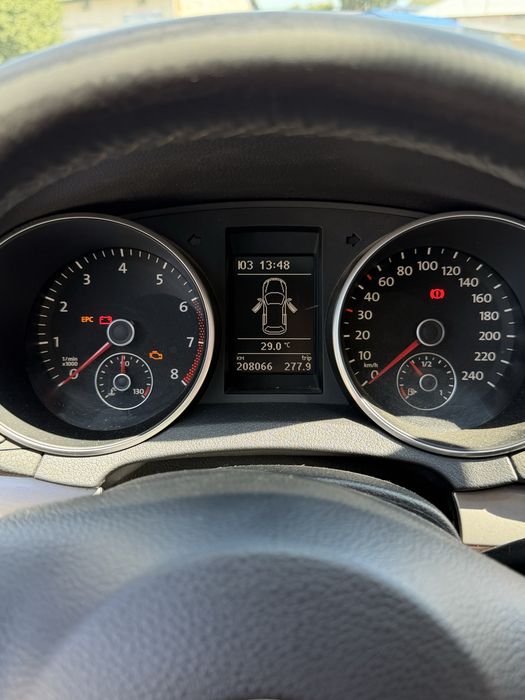 Volkswagen Golf VI