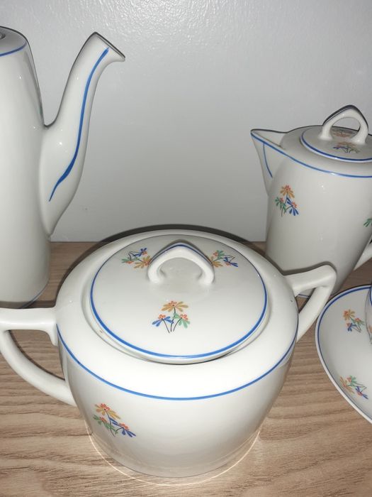 Conjunto de chá branco com flores. Vista Alegre