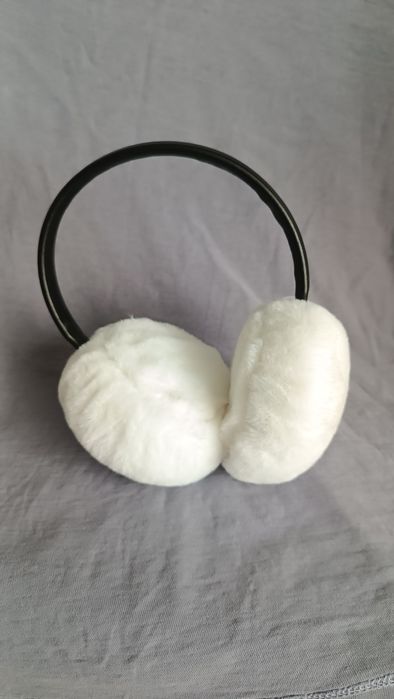 Меховые тёплые наушники белые