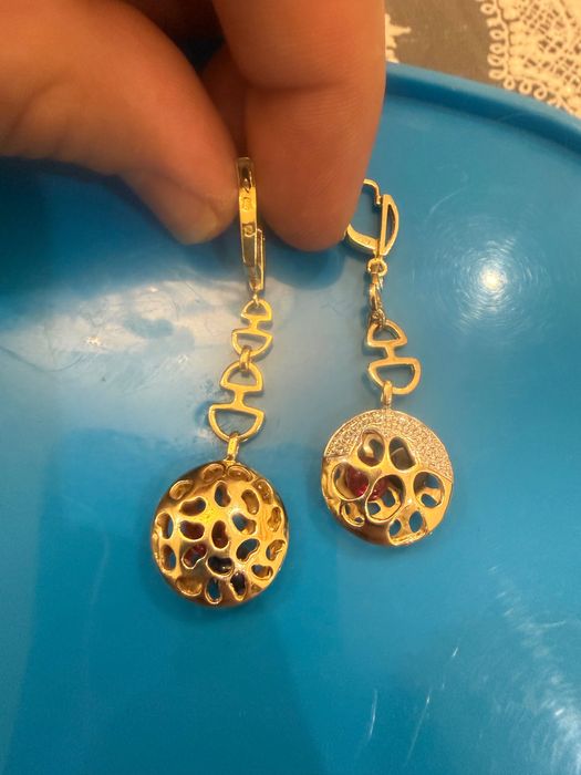 Продам серьги фирменные