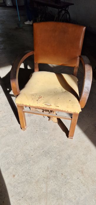 Várias cadeiras para recuperar