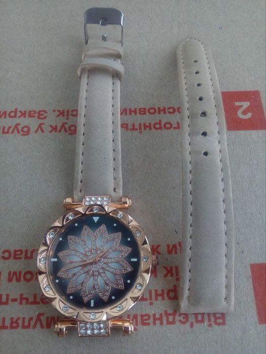 Жіночий годинник / наручні часи