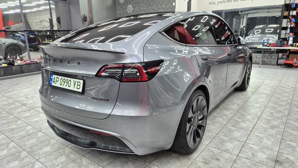 Tesla  Y  performance