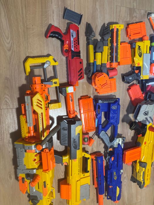 Pistolety Nerf wyrzutnia
