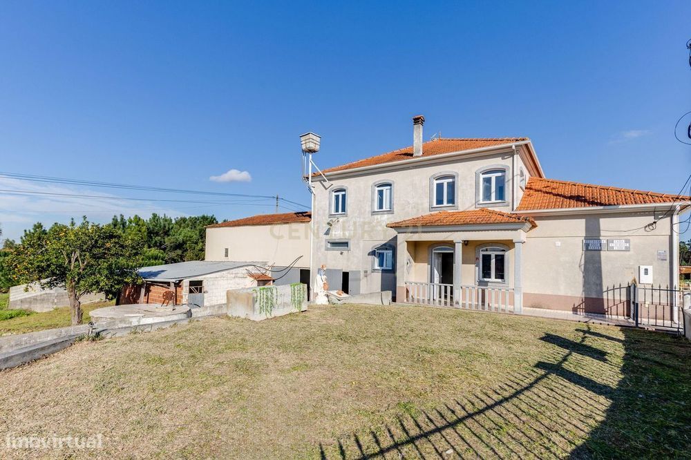 Moradia T5 Remodelada com 405 m², Garagem, Anexos e Excelente Potenci