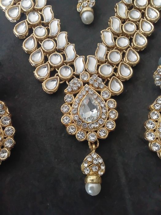 Banhado a Ouro e cravejado com Pedras Kundan conjunto Choker indiano