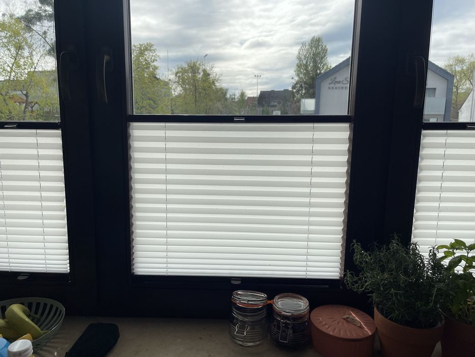 Żaluzje drewniane brązowe 3 szt 60x135 cm+rolety białe  3 szt gratis