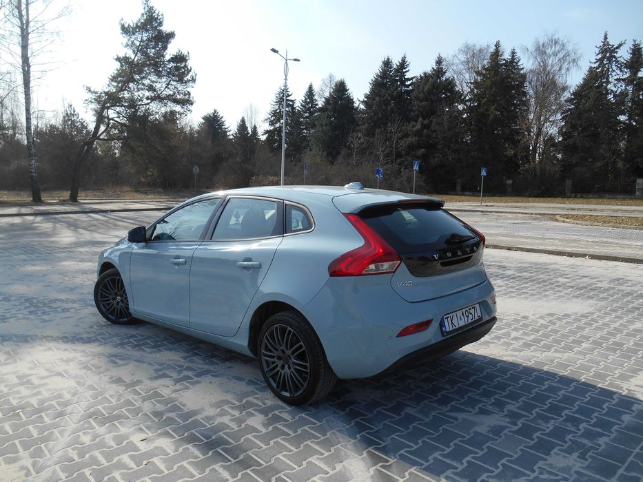 Samochód Volvo V40 D2