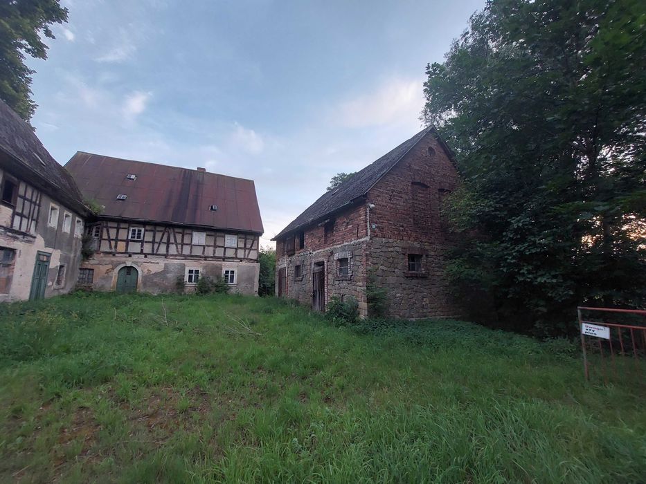 Sprzedam nieruchomość, stara młynówka, stodoły, działka 1700 m2