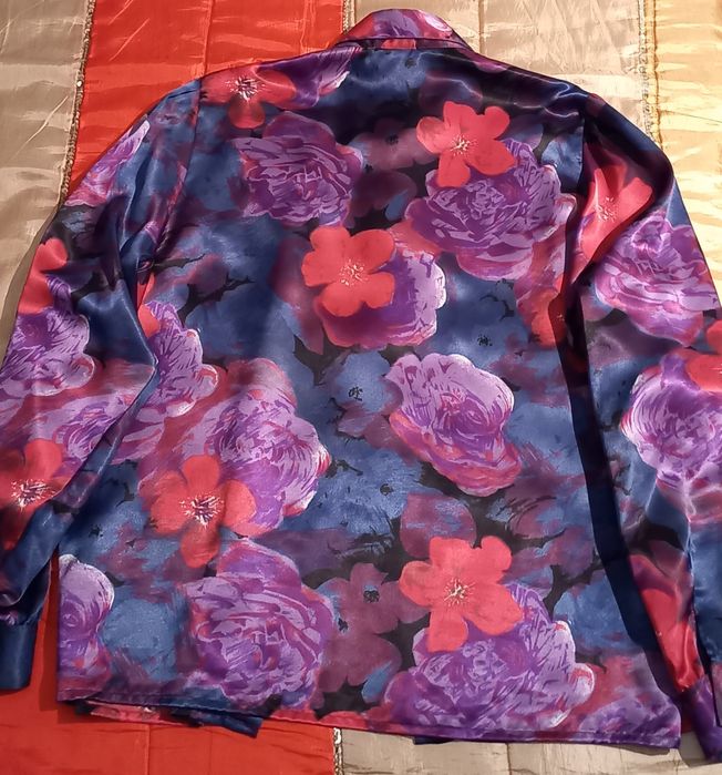 Camisa de senhora em cetim, floral