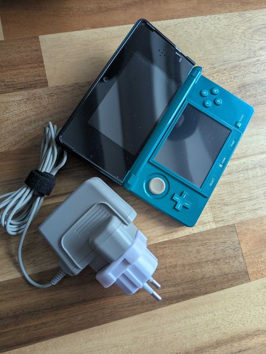 Nintendo 3DS Aqua Blue + Ładowarka sieciowa