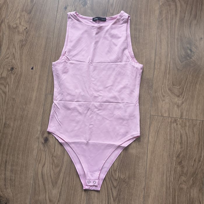 Różowe damskie body