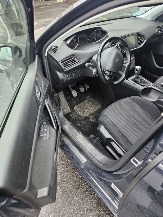 Peugeot 308 II SW 1.2 THP de 2019 para peças