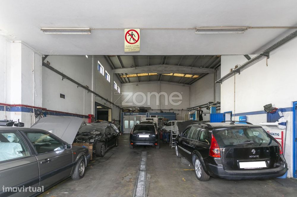 Oficina Automóvel Equipada e armazém para venda em Baguim do Monte