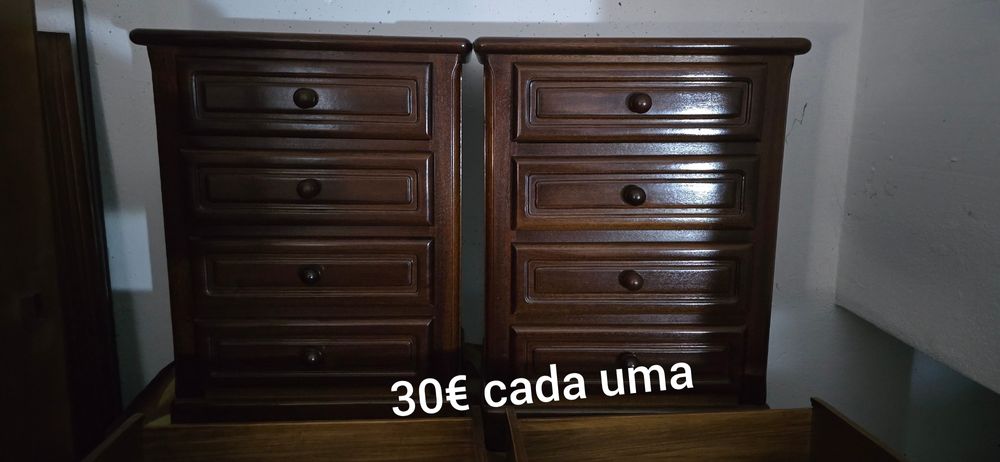 Vende-se Cada mesa de cabeceira