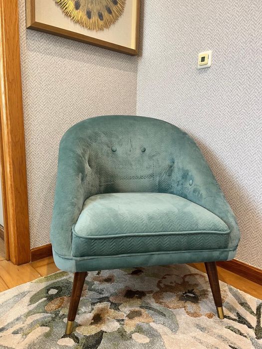 Cadeirão elegante em veludo verde
