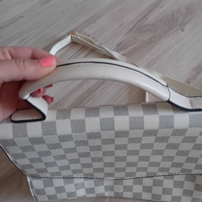 Nowa torebka biała w kratkę prezent