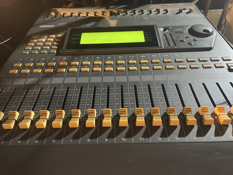 Mesa de som em otimo estado