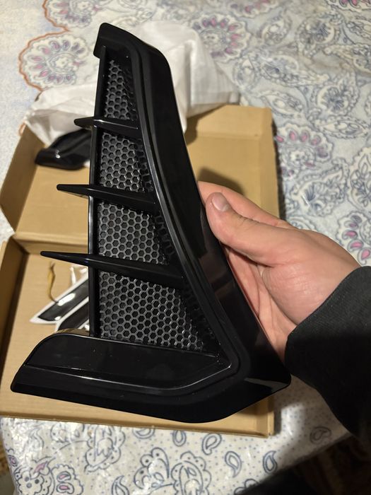 Вентиляційні накладки накрила на авто