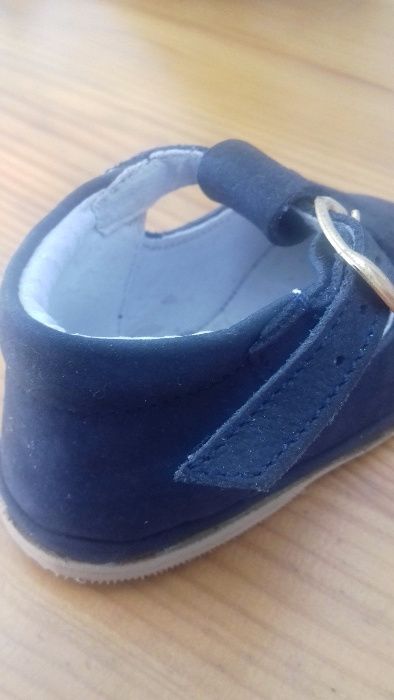 Sapato criança novos em pele