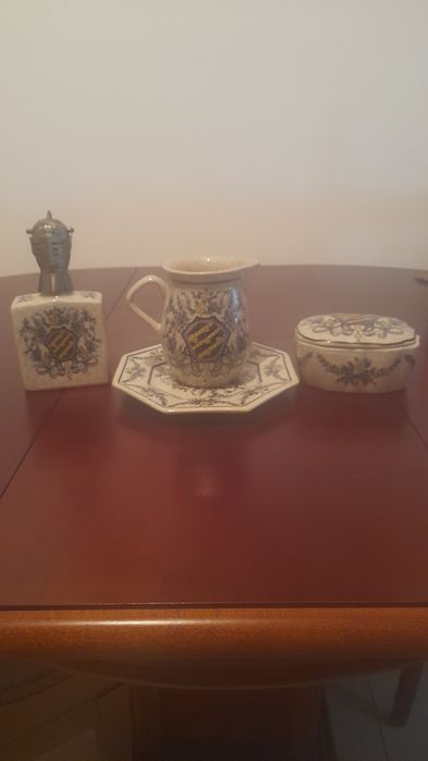 Conjunto de ceramica antiga.