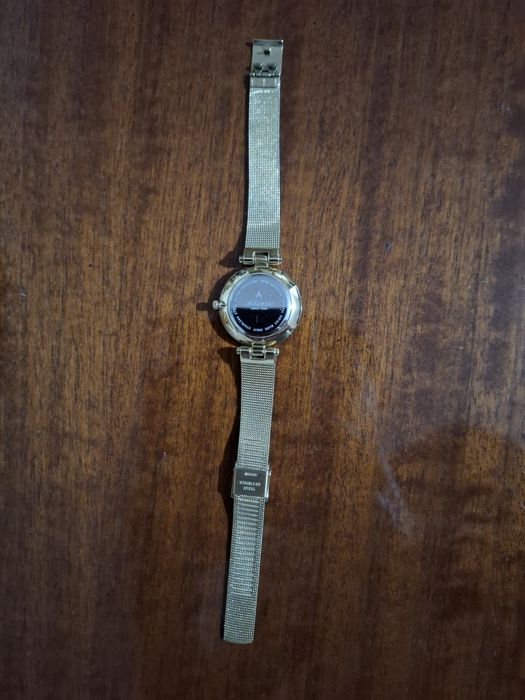 Продам женские кварцевые швейцарские часы Атлантик.