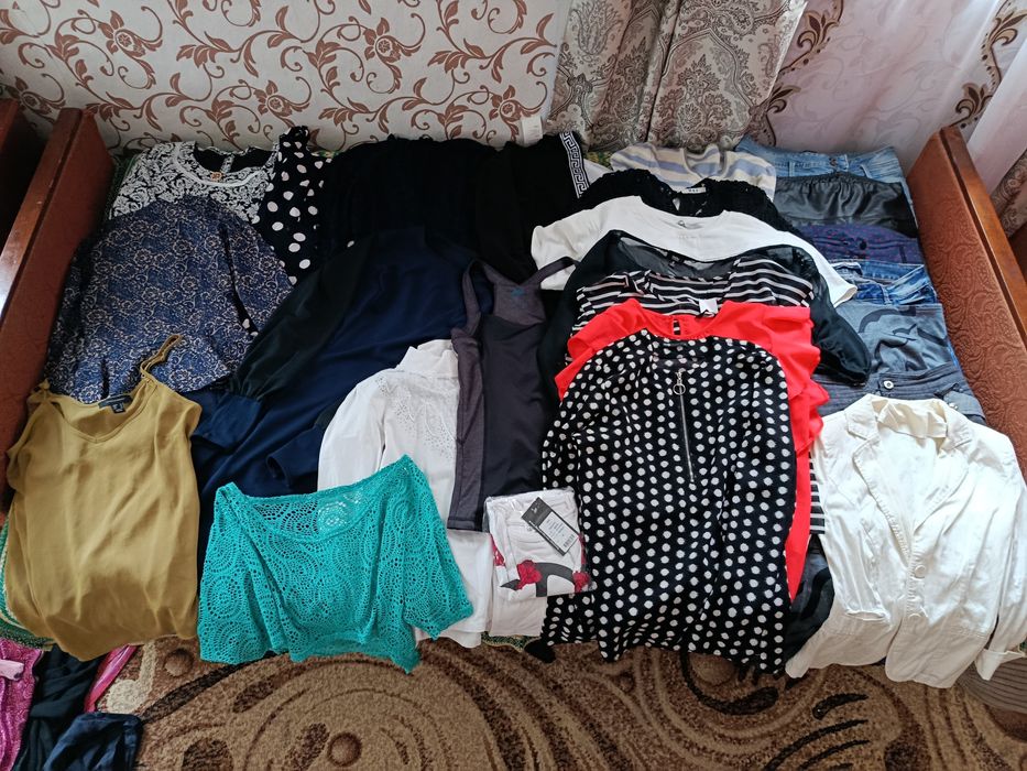 Великий пакет жіночого одягу