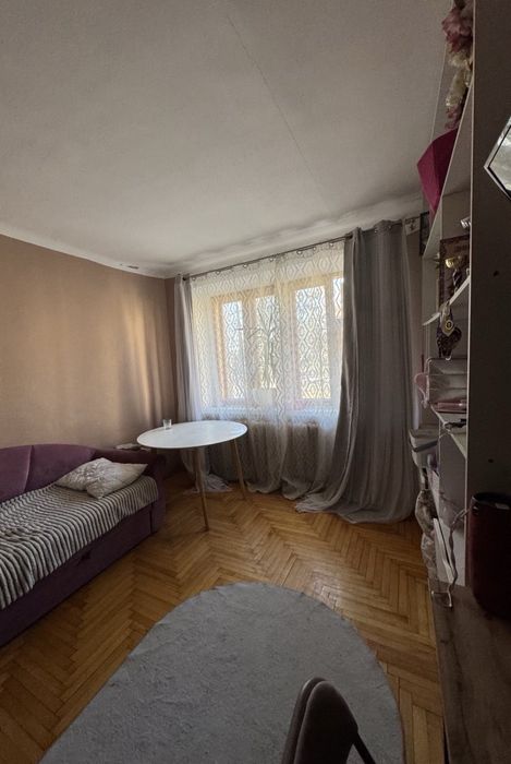 Продам 3-х кімнатну чешку