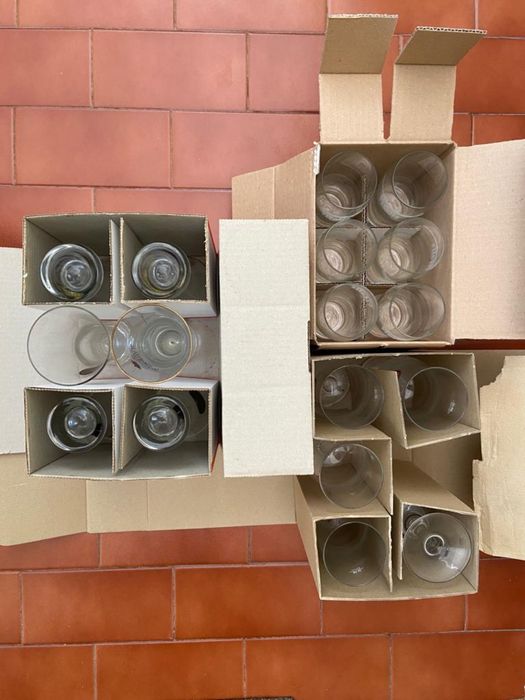 Conjunto copos novos na caixa