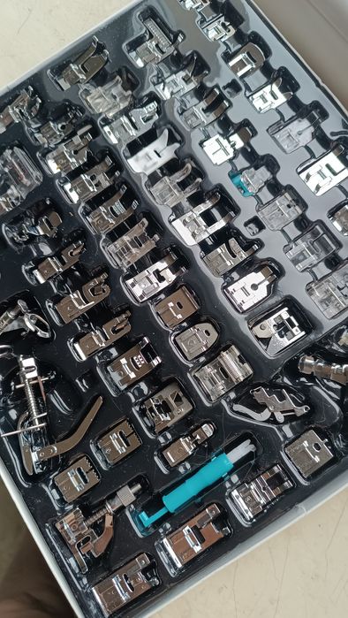 Продам набор профессиональных лапок для швейной машины