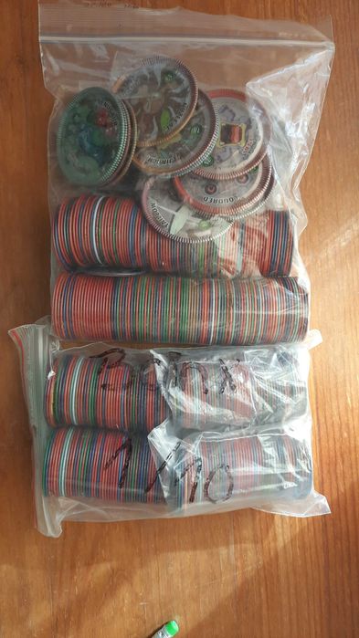 Várias coleção de tazos