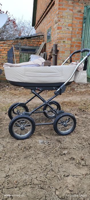 Продаю дитячу коляску.