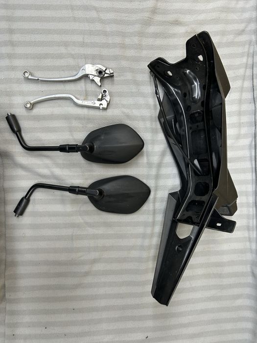 Suzuki GSR 750 lusterko, rączki, błotnik