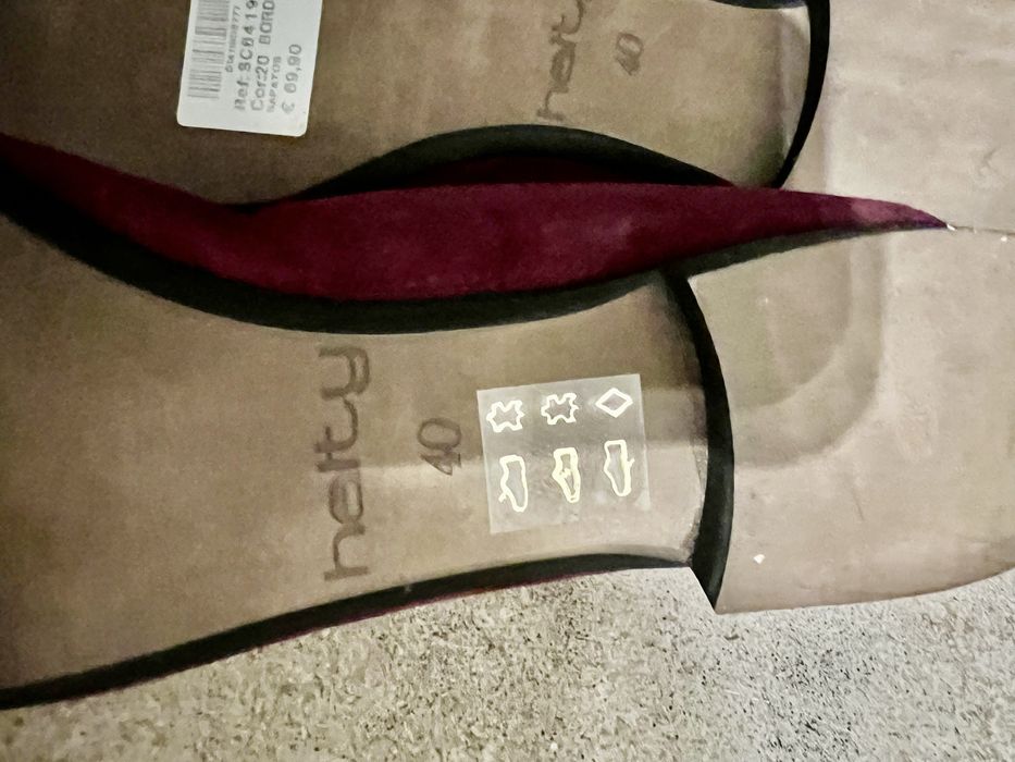 Sapatilha Haity, na cor vinho em camurça • NOVA!  Tam 40