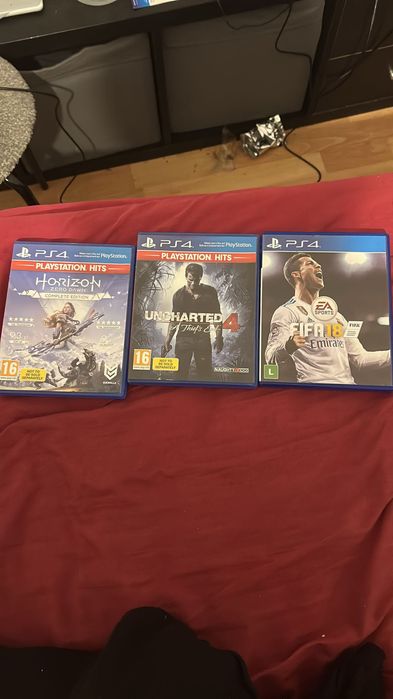 PS4 + bolsa + comandos e jogos
