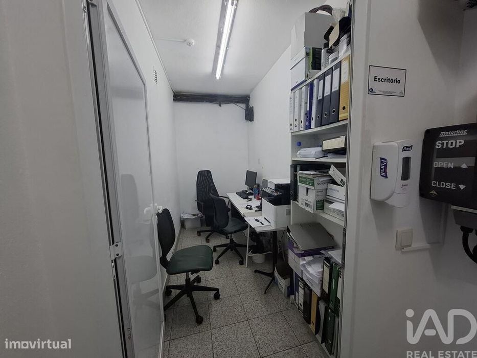 Loja / Estabelecimento Comercial em Vila Real de 300,00 m2