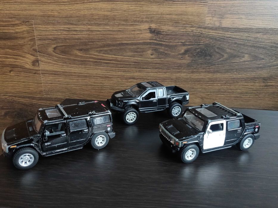 Машинки металлические Hummer H2 SUV 2005, 2008 1:40 Kinsmart черный