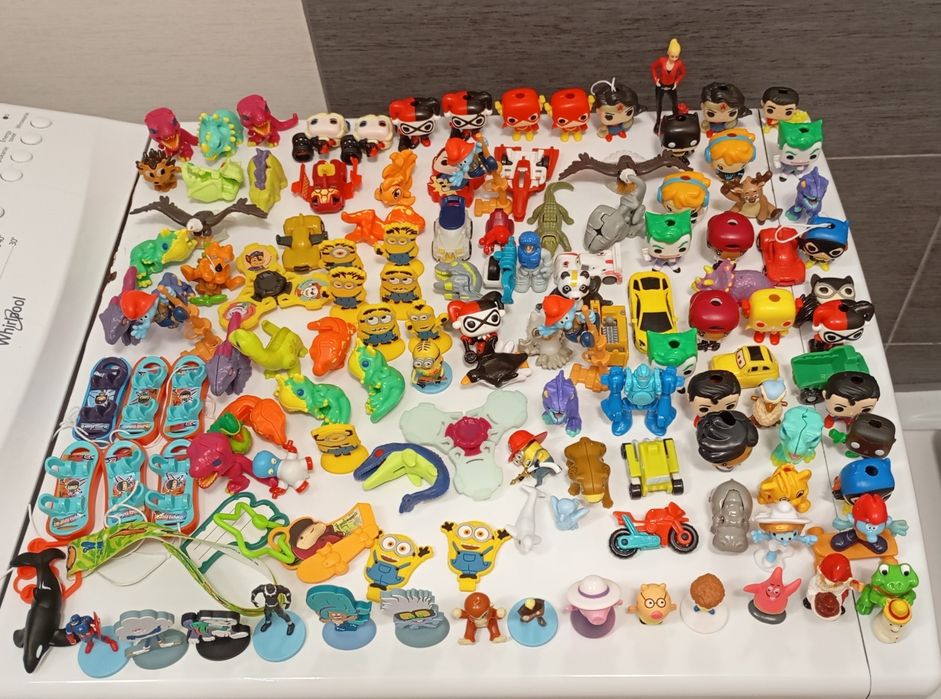 Zestaw figurek Kinder ferrero. Smerf kolekcjonerski Żaba kolekcjonersk