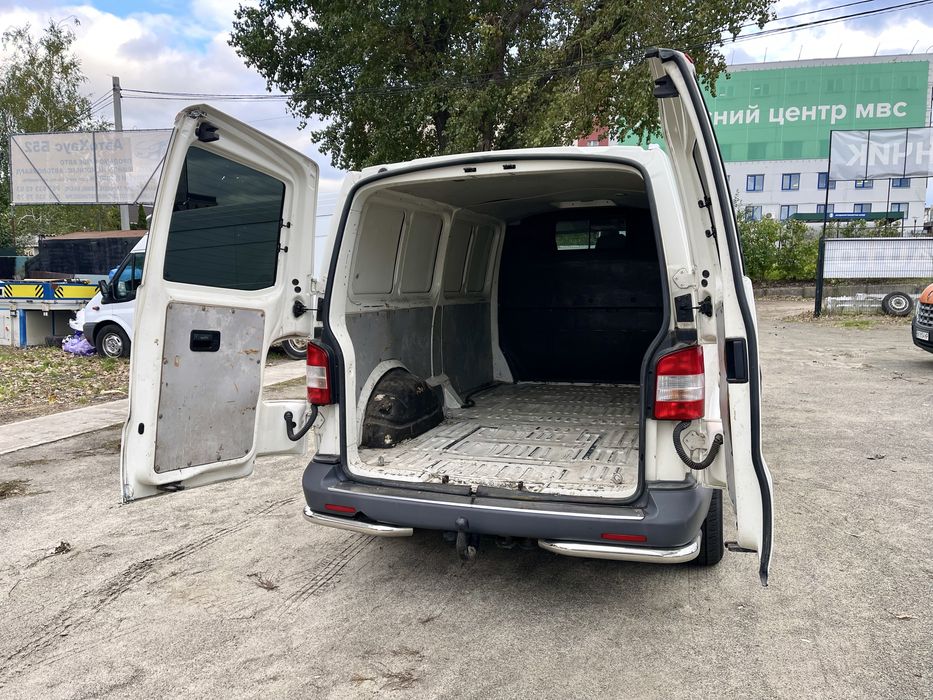 Оренда Volkswagen Transporter T5 / Оренда буса в Києві
