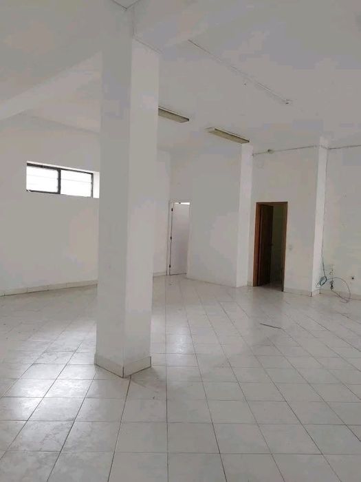 Aluga-se espaço comercial  em Valongo