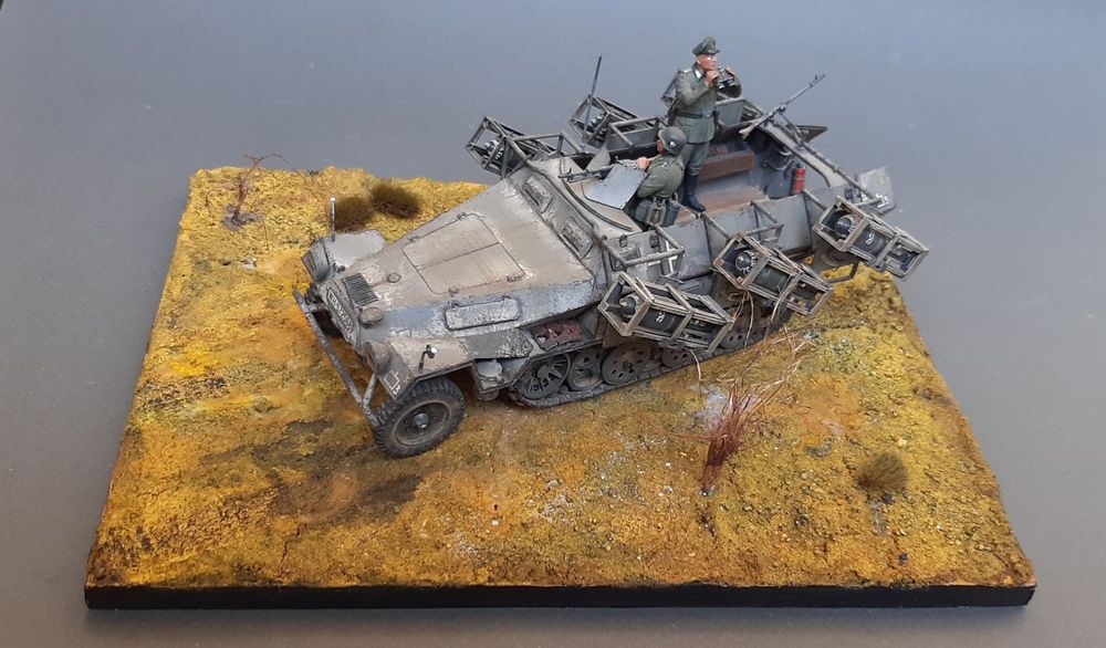 Модель немецкого бтр  Sd.Kfz. 251/1 Aust B Ханомаг 1/35