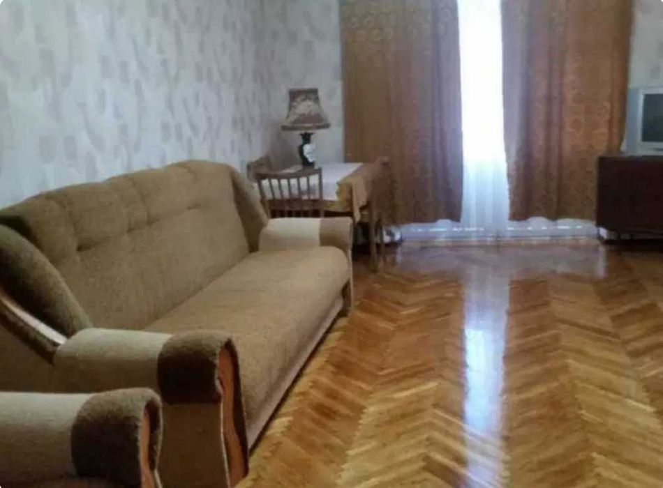 сдам 3комн квартиру ТЦ Украина , только семье