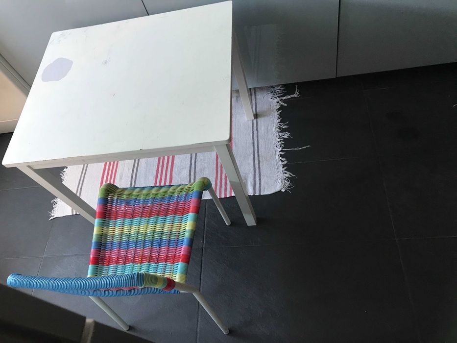 cadeira e secretária de criança