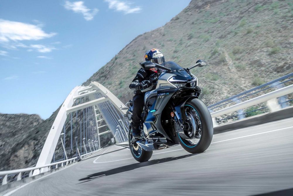 Мотоцикл CFMOTO 675SR-R