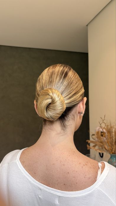 Maquilhagem e Penteado