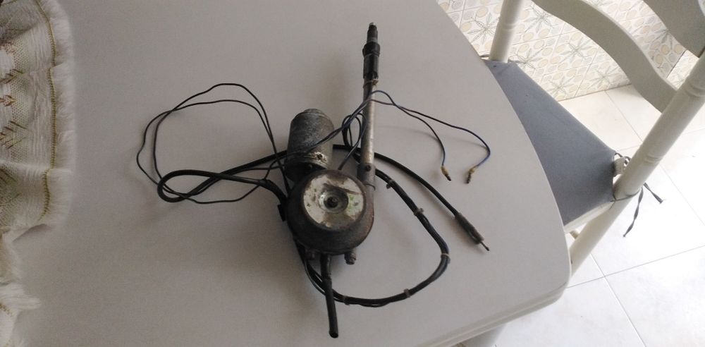 Antena eléctrica, vintage a funcionar.