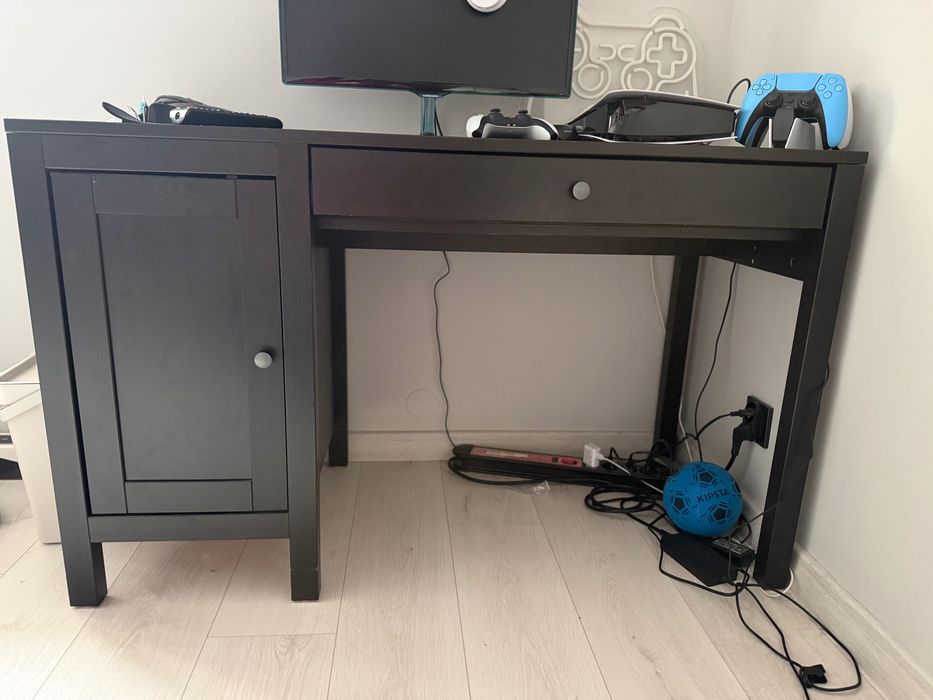 Biurko 
Ikea HEMNES
Biurko, czarnybrąz, 120x55 cm