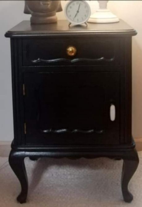 Mesas de cabeceira - Anne Queen