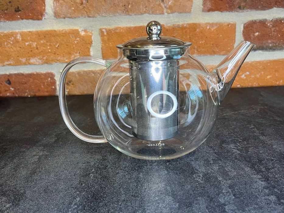 Szklany dzbanek z sitkiem Butlers. Japońskie sitko.